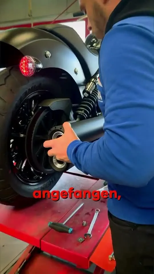 Reel: AS Custom Bikes, Werkstatt, mit KI gemischt